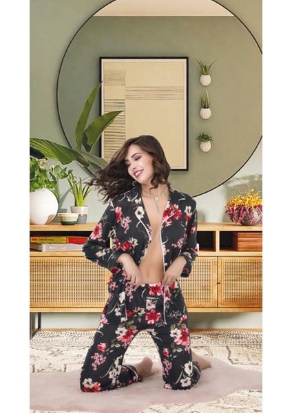 Uzun Kollu Ince Dügmeli Çiçek Desenli Kadın Pijama Takımı