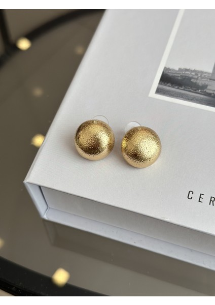 Gold Renk Işleme Detay Top Model Kadın Vip Küpe fiyatları