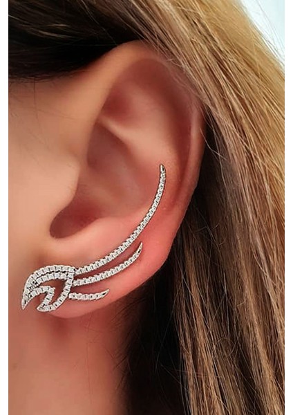 Pırlanta ışıltısında zirkon taşlı gümüş tek earcuff küpe