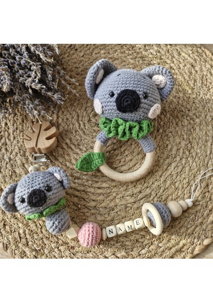 Hoşgeldin Bebek Yenidoğan Isimli Emzik Zinciri Askısı Hediye Seti Amigurumi Koala Pembe