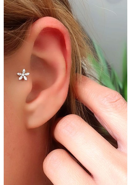 Zirkon Taş Detaylı 925AYAR Gümüş Çiçek Figürlü Tragus Helix Kikirdak Piercing