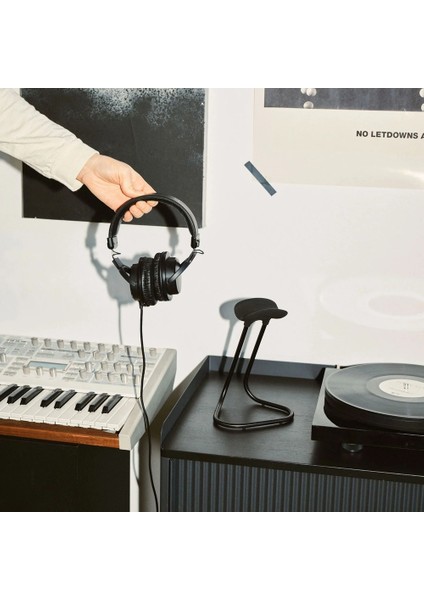 Kulaklık Standı - Masa Için Modern Kulaklık Tutucu ve Ekran, Dayanıklı Paslanmaz Çelik ve Silikon, Kaymaz Taban, Şık Kavisli Tasarım - Siyah indirimleri