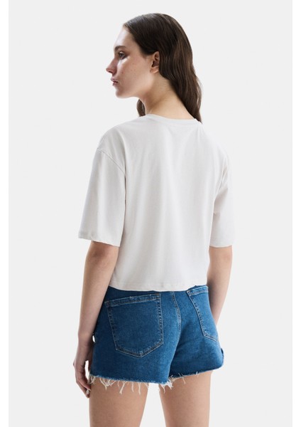 Helena Bej Bisiklet Yaka Oversize Crop Nakışlı Oversize Kadın Tshirt