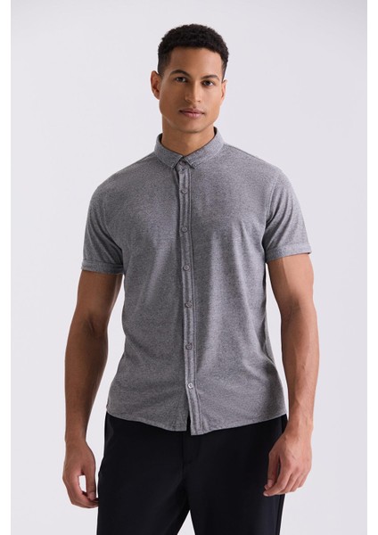 Siyah Slim Fit Gömlek Yaka Düğmeli T-Shirt indirimleri