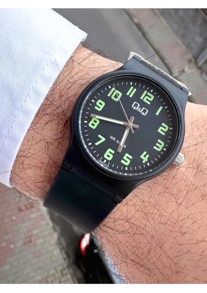 Erkek Su Geçirmez Plastik Kordon Kol Saati