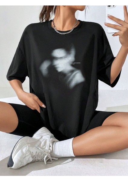 Kadın Siyah Shadow Baskılı Oversize Tişört