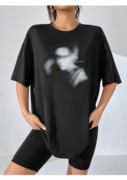 Kadın Siyah Shadow Baskılı Oversize Tişört modelleri