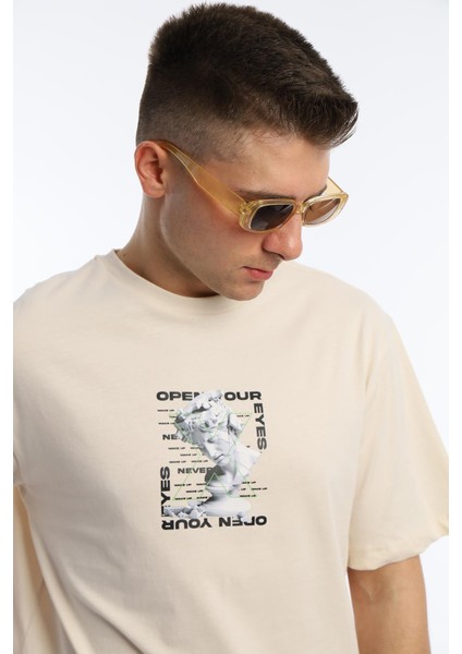 Erkek Oversize Fit Open Your Eyes Baskılı Tişört Ekru modelleri