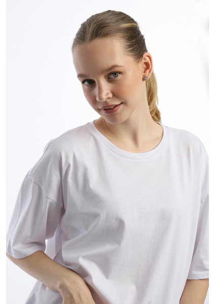 Kadın Oversize Bisiklet Yaka Tişört Beyaz modelleri