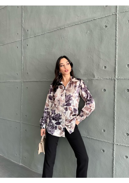 Kadın Oversize Ekru Renk Lacivert Çicek Detaylı Saten Gömlek
