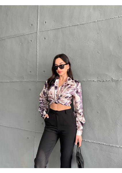 Kadın Oversize Ekru Renk Lacivert Çicek Detaylı Saten Gömlek