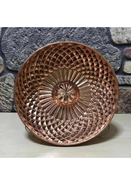 Piramit Işlemeli Bakır Hamam Tası