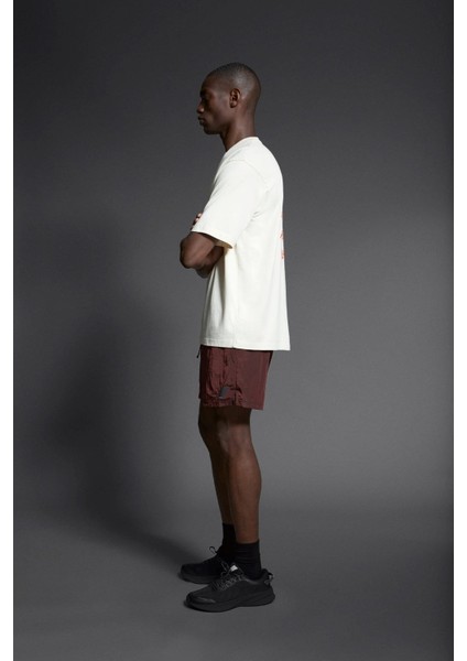 Bisiklet Yaka The Light Of The Embers Baskılı Beyaz Oversize Erkek T-Shirt