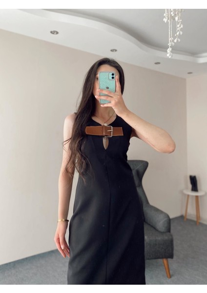 Siyah Yaka Kemer Detaylı Diz Boy Elbise L modelleri