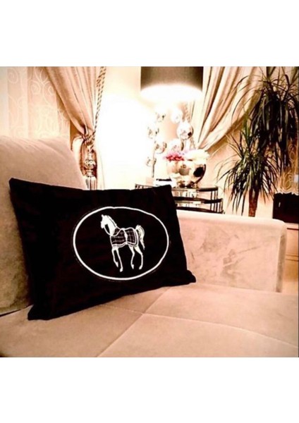 Atlı Model Nakışlı Kırlent Kılıfı Siyah-Ekru modelleri