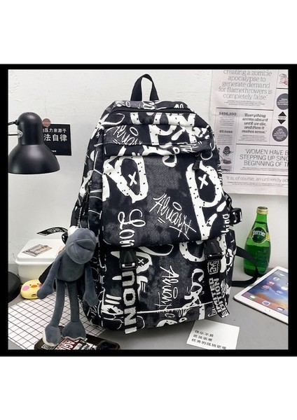 Kurbağa Oyuncaklı Büyük Kapasiteli Doodle Baskılı Okul Çantası (Yurt Dışından) fırsatları