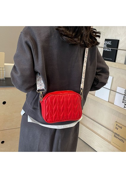 Kadınlar Için Çantalar Yeni 2024 Moda Pu Deri Omuz Çantası Küçük Çanta Geniş Bant Crossbody Çanta Kadın Çok Yönlü Küçük Kare Çanta (Yurt Dışından)