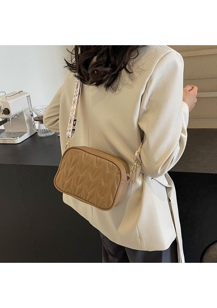 Kadınlar Için Çantalar Yeni 2024 Moda Pu Deri Omuz Çantası Küçük Çanta Geniş Bant Crossbody Çanta Kadın Çok Yönlü Küçük Kare Çanta (Yurt Dışından)
