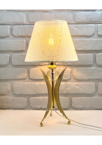 Modern Dekoratif Gold Metal Angel Model Hasır Hazeran Açık Krem Konik Şapkalı Abajur Masa Lambası