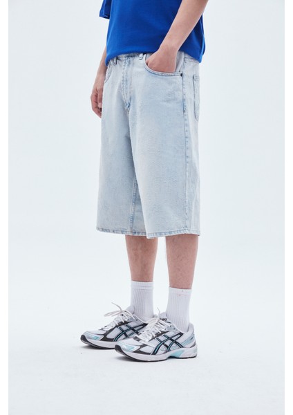 Lazer Detaylı Bermuda Denim Şort