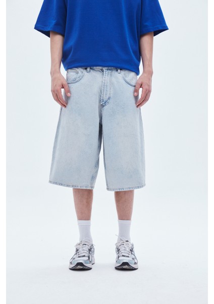 Lazer Detaylı Bermuda Denim Şort fırsatları
