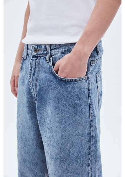 Lazer Detaylı Bermuda Denim Şort