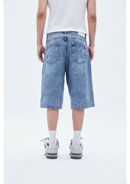 Lazer Detaylı Bermuda Denim Şort