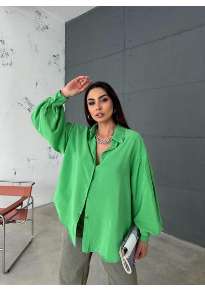 Kadın Oversize Arkası Uzun Balon Kol Koyu Yeşil Gömlek
