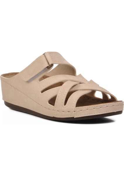 09-977 Bej Kadın Dolgu Topuk Terlik