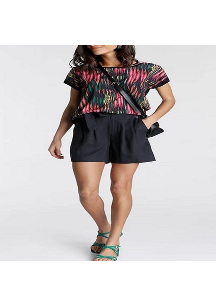 Siyah Kısa Kol Yuvarlak Yaka Renkli Bluz fiyatları