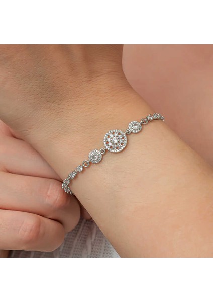 Gümüş Çember Beyaz Taşlı Su Yolu Kadın Bileklik modelleri