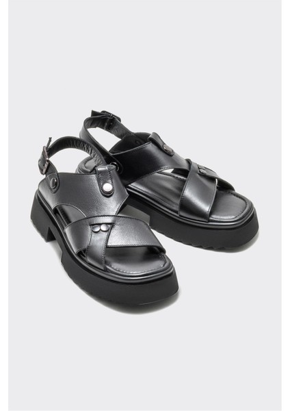 Siyah Deri Kadın Spor Sandalet fiyatları