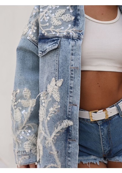 Beyaz Tül ve Pul Işlemeli Regular Fit Uzun Kollu Düğmeli Cepli Tasarım Denim Jean Kot Ceket