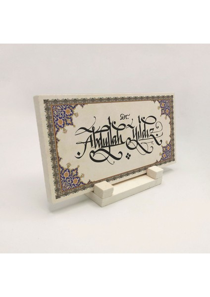 Geleneksel Hat Sanatı Ile Doğal Taş Üzerine Yazılı Masaüstü Isimlik