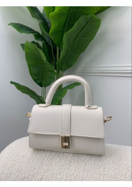 Kapaklı Uzun Çapraz Omuz Askılı Kadın El ve Kol Çantası