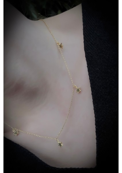 925 Ayar Yıldız Sallantılı Siyah Taşlı Kolye