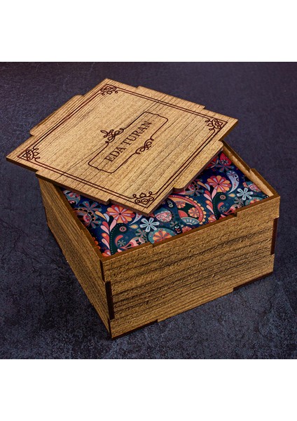 Kişiye Özel Kutusunda Fular HEDIYELI14 Ayar Altın Kraliçe Tacı Plaka Kolye 95040 modelleri