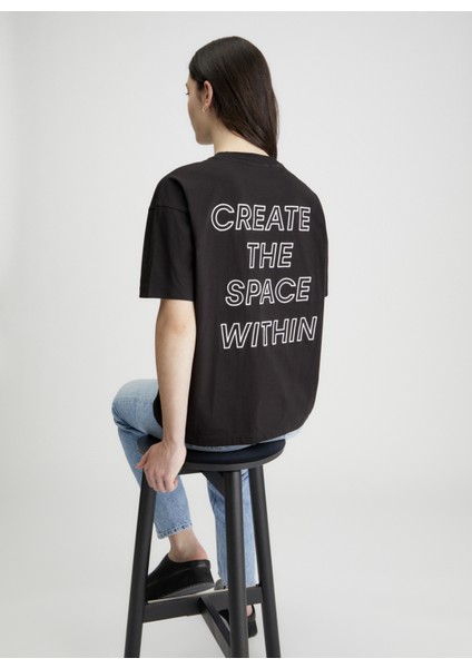 Bisiklet Yaka Baskılı Siyah Kadın T-Shirt J20J223701BEH fırsatları