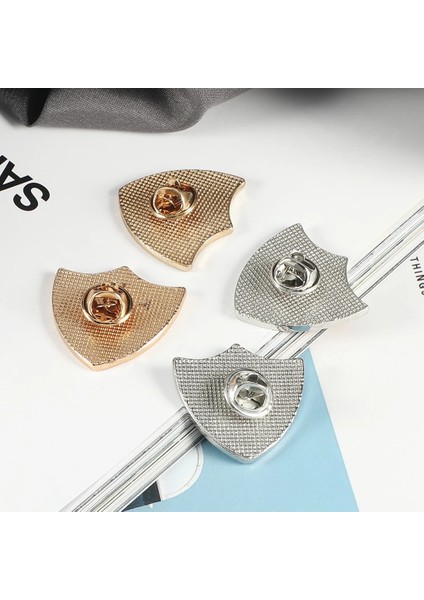 Koyu Yeşil Kişilik Mektuplar 4 Renk Isteğe Bağlı Takı Moda Pin Rozeti Broş Emaye Broş Erkekler Için Mükemmel Okul Vali Pimleri Hediye (Yurt Dışından) indirimleri