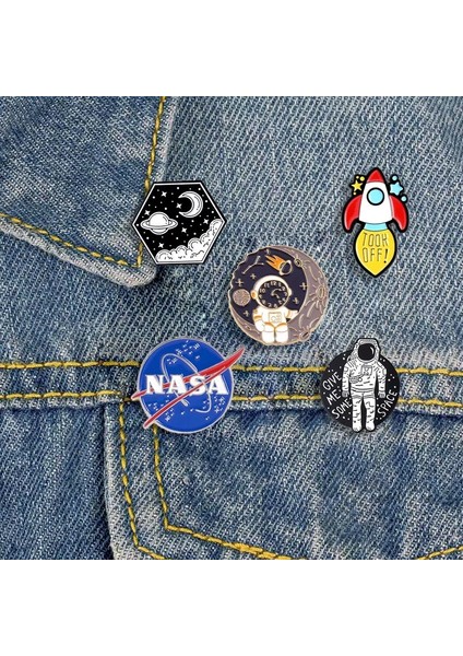 12 Karikatür Uzay Astronot Emaye Pin Sevimli Uzay Gemisi Gezegen Balina Metal Rozeti Çocuklar Broş Moda Elbise Çantası Aksesuarları (Yurt Dışından) fırsatları