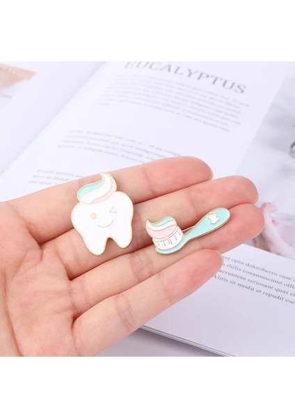 W7363 Sıcak Diş Diş Fırçası Metal Emaye Broş Sevimli Karikatür Diş Hekimliği Rozeti Pin Trendy Sırt Çantası Yaka Takı Hediyeler Çocuklar Için Arkadaşlar (Yurt Dışından) indirimleri