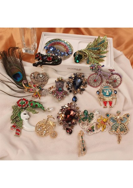 13 Büyüleyici Vintage Tavuskuşu Gökkuşağı Ayı Peri Broş Yeşil Kristal Barok Saray Korsaj Parlak Pin Rozetleri Parti Ziyafet Takı (Yurt Dışından)