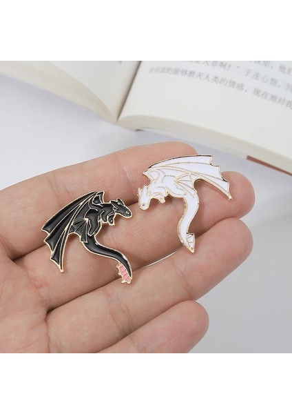 XZ6842 Siyah Beyaz Pterosaur Emaye Pimleri Ejderha Broş Rozet Pin Karikatür Hayvan Macera Takı Aksesuarları Çocuklar Için Hediye Arkadaş (Yurt Dışından) fırsatları