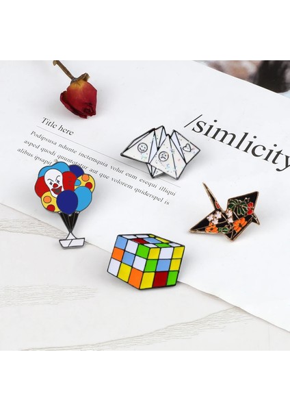 Origami 1 Eğlenceli Oyunlar Emaye Pimleri Sevimli Balon Palyaço Rubiks Küp Origami Vinç Çocuk Arkadaşlar Broş Kostüm Yaka Pin Rozeti Moda Takı (Yurt Dışından)