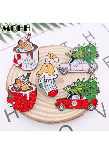 Stil-5 Karikatür Noel Hediyesi Ağacı Araba Fincan Çorap Kahve Emaye Broş Alaşım Rozet Denim Elbise Sırt Çantası Pin Sevimli Tatlı Kadın Takı (Yurt Dışından) fiyatları