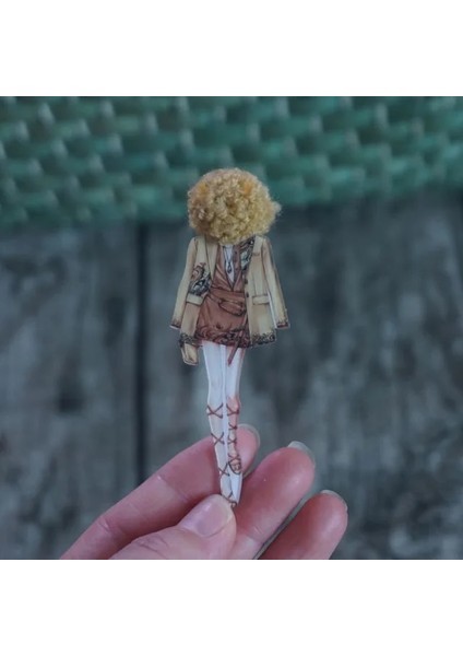 28 Yeni Dağınık Saç Akrilik Broş Kadın Moda Peluş Yün Topu Broş Pins Kız Sevimli Leopar Giyim Aksesuarları Hediyeler (Yurt Dışından)