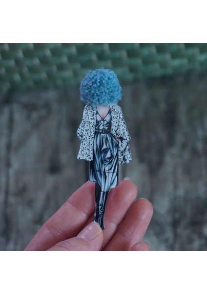 28 Yeni Dağınık Saç Akrilik Broş Kadın Moda Peluş Yün Topu Broş Pins Kız Sevimli Leopar Giyim Aksesuarları Hediyeler (Yurt Dışından)