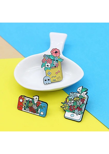 WY1654 Klasik Retro Pet Gacha Makinesi Metal Emaye Broş Taşınabilir Sanal Oyun Konsolu Rozeti Pin Eğlenceli Moda Giyim Takı Hediye (Yurt Dışından) modelleri