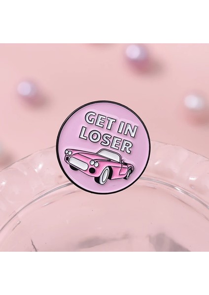 XZ9724 Ortalama Kızlar Emaye Pimleri O Bile Buraya Gitmiyor Broş Yaka Rozeti Kampüs Gençlik Film Karikatür Metal Pin Takı Aksesuarları (Yurt Dışından) fırsatları