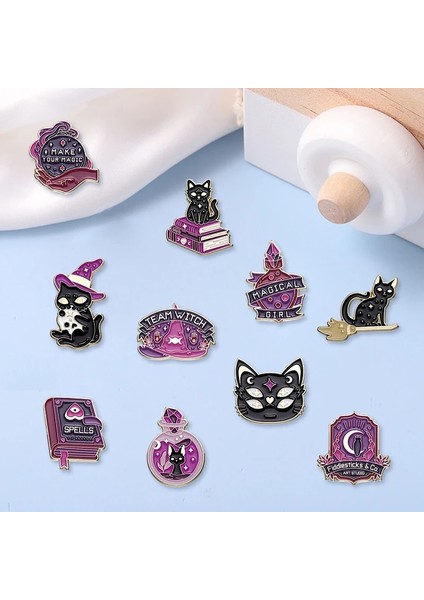 Stil.5 Yaratıcı Trendy Karikatür Mor Sihirli Kedi Yağ Damlası Yaka Broş Rozet Pin Denim Çanta Hediye Erkek Kadın Moda Takı Aksesuarları (Yurt Dışından) fiyatları